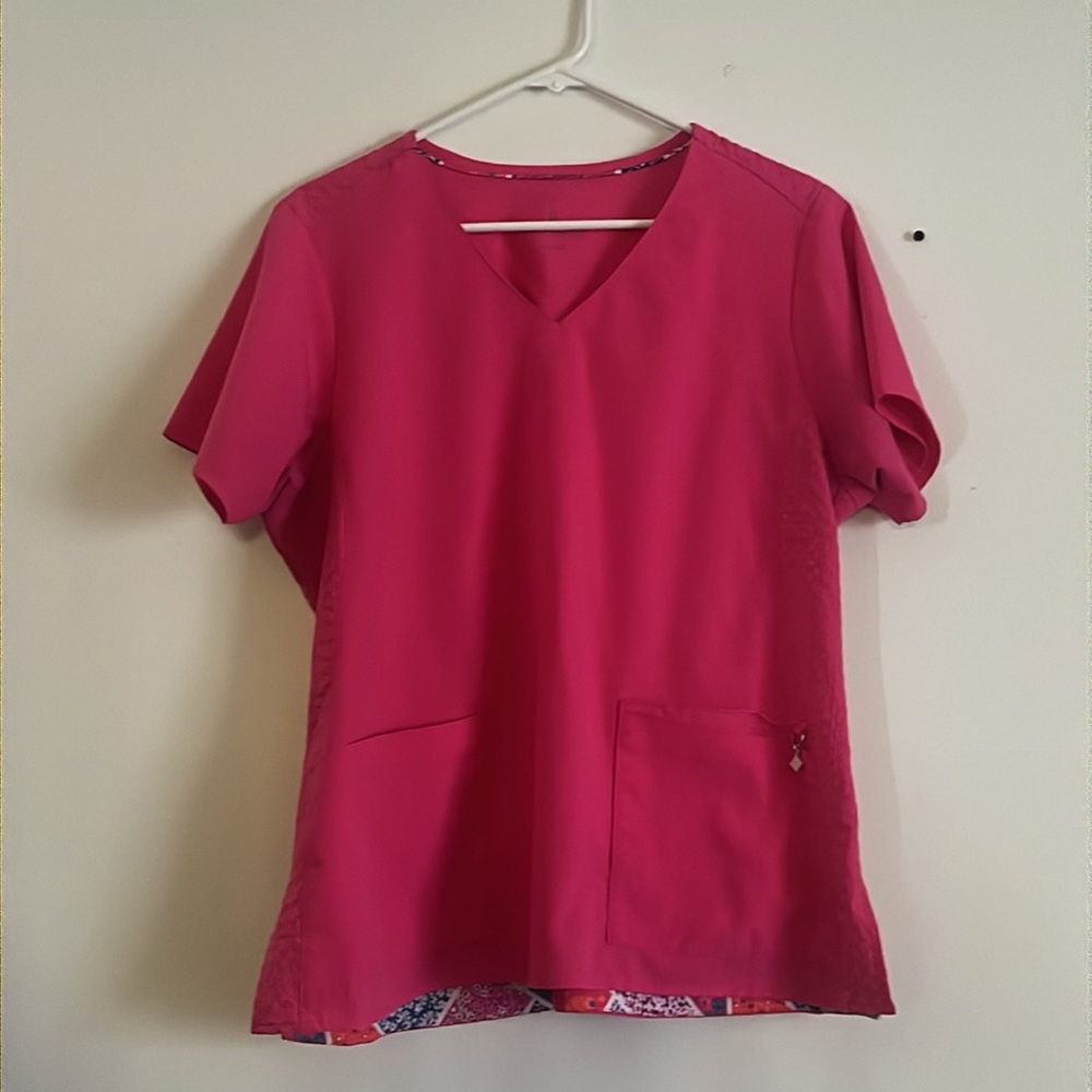Bundle of 2 scrub tops and 1 scrub pants - Picture 7 of 16